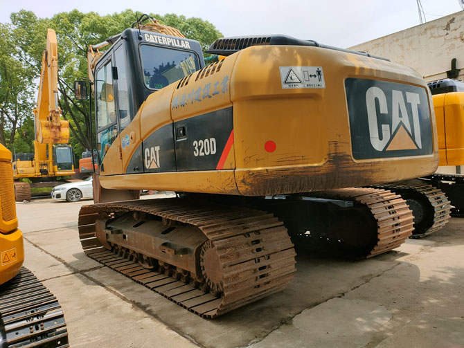 Cat 320D with Wide Track