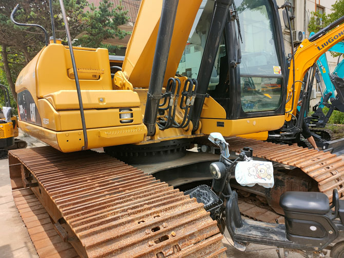 Cat 320D with Wide Track